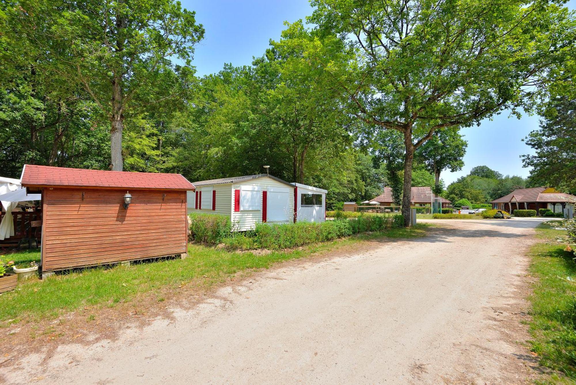 Camping Etang De La Vallee Combreux Exteriör bild
