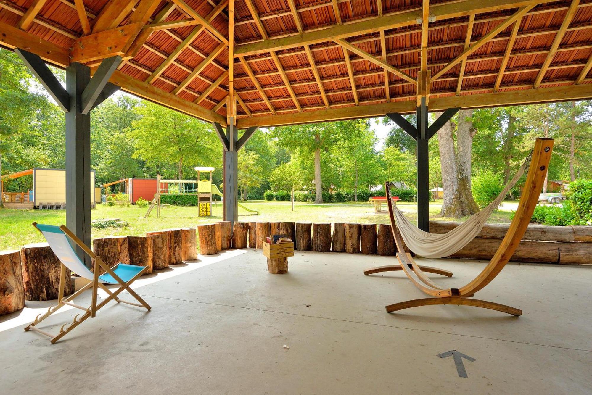 Camping Etang De La Vallee Combreux Exteriör bild
