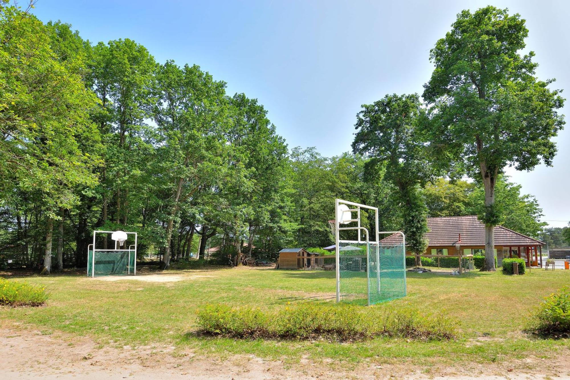 Camping Etang De La Vallee Combreux Exteriör bild