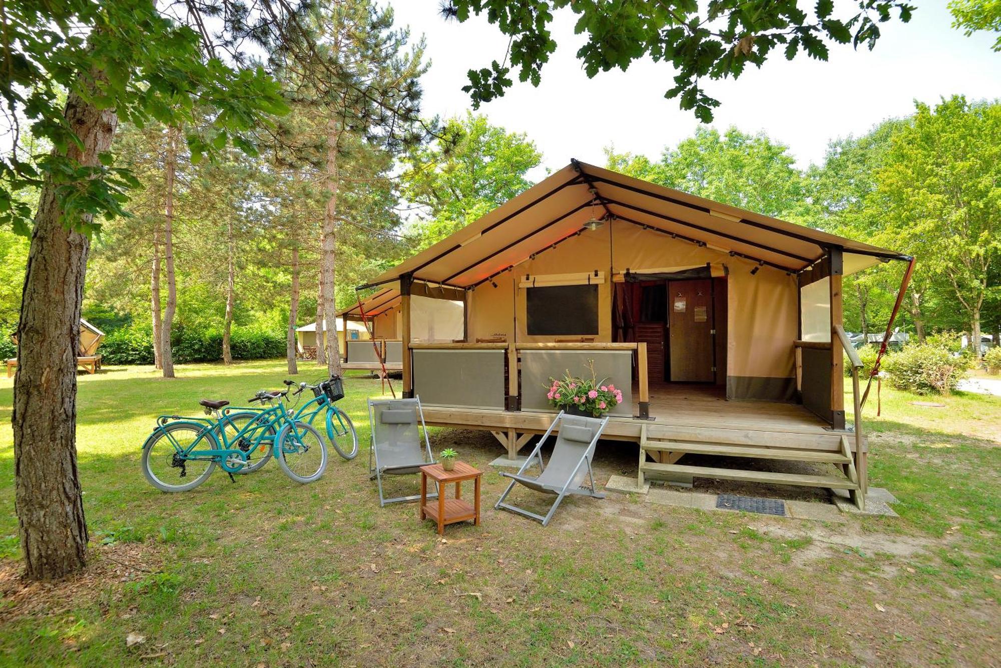 Camping Etang De La Vallee Combreux Exteriör bild