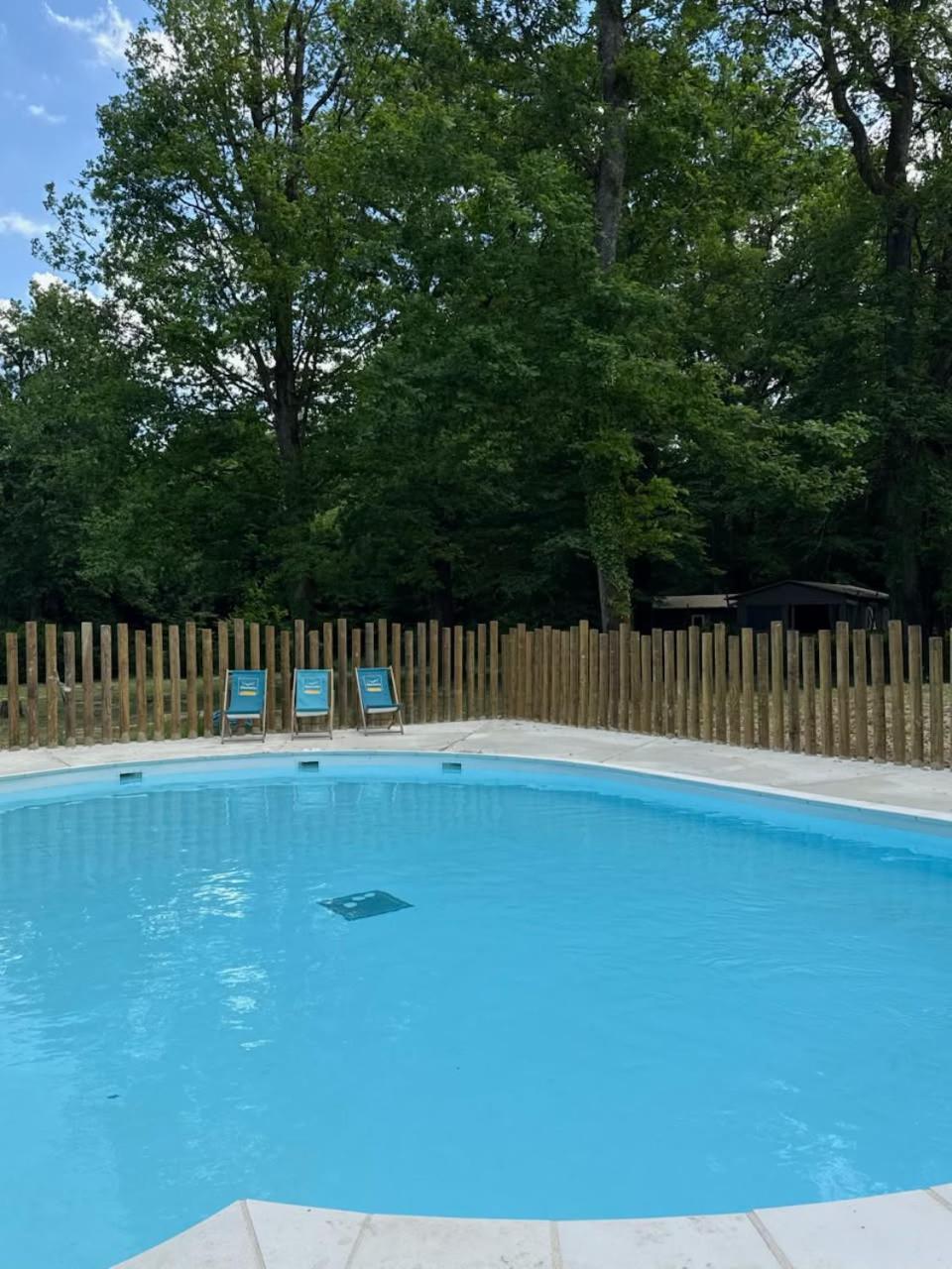 Camping Etang De La Vallee Combreux Exteriör bild